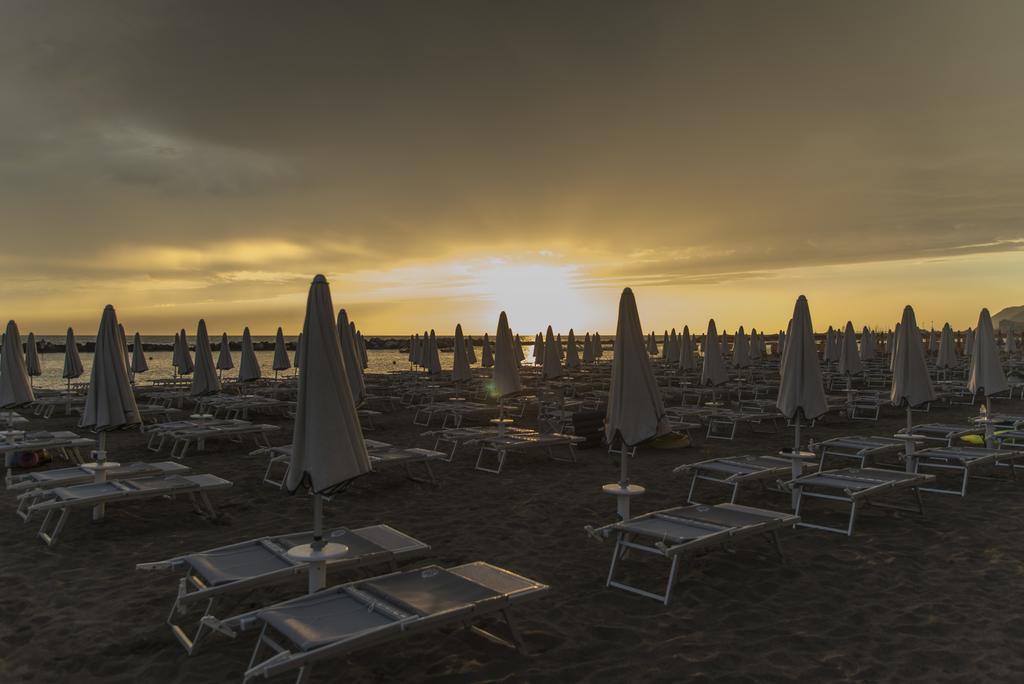 Hotel Baia Marina Cattolica Esterno foto