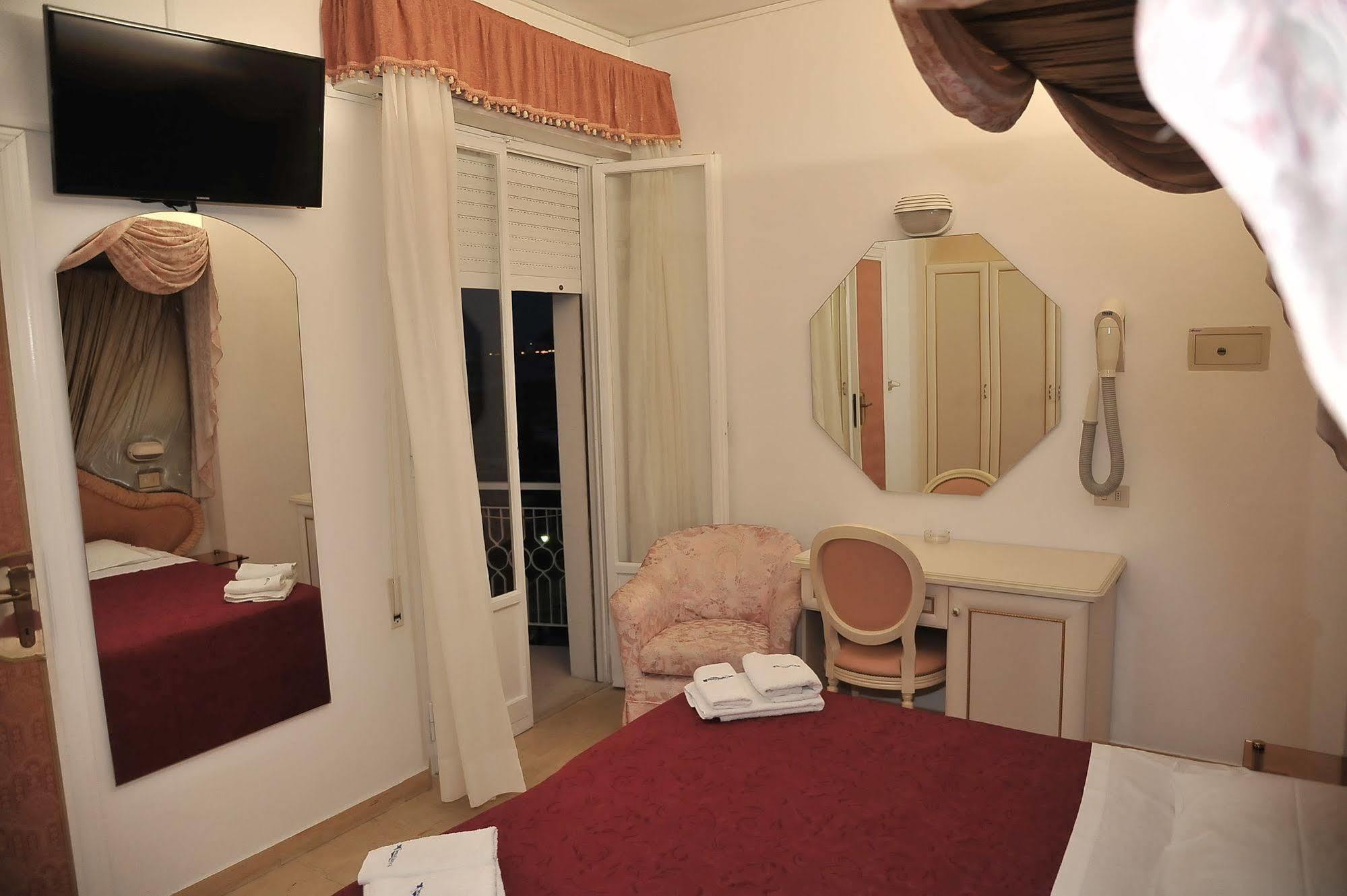 Hotel Baia Marina Cattolica Esterno foto